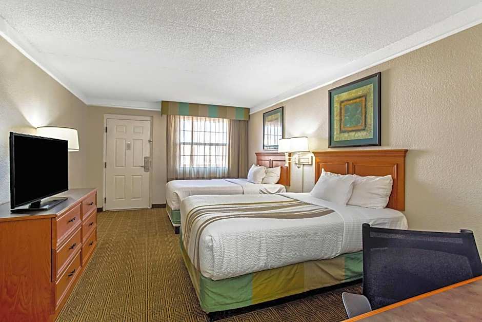 La Quinta Inn & Suites by Wyndham Denver Northglenn