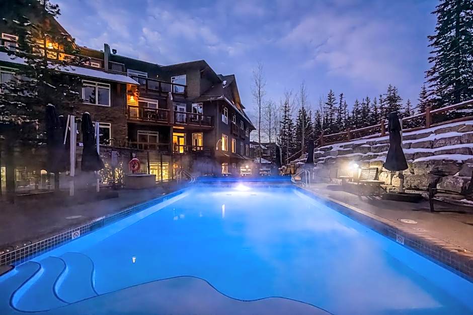 Blackstone Mountain Lodge by CLIQUE