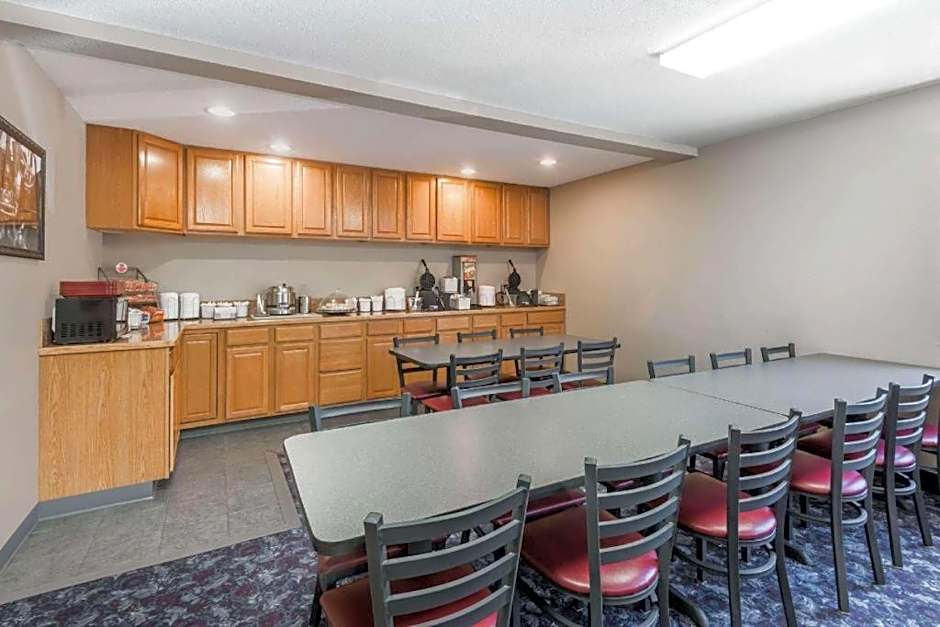 Super 8 by Wyndham Beloit