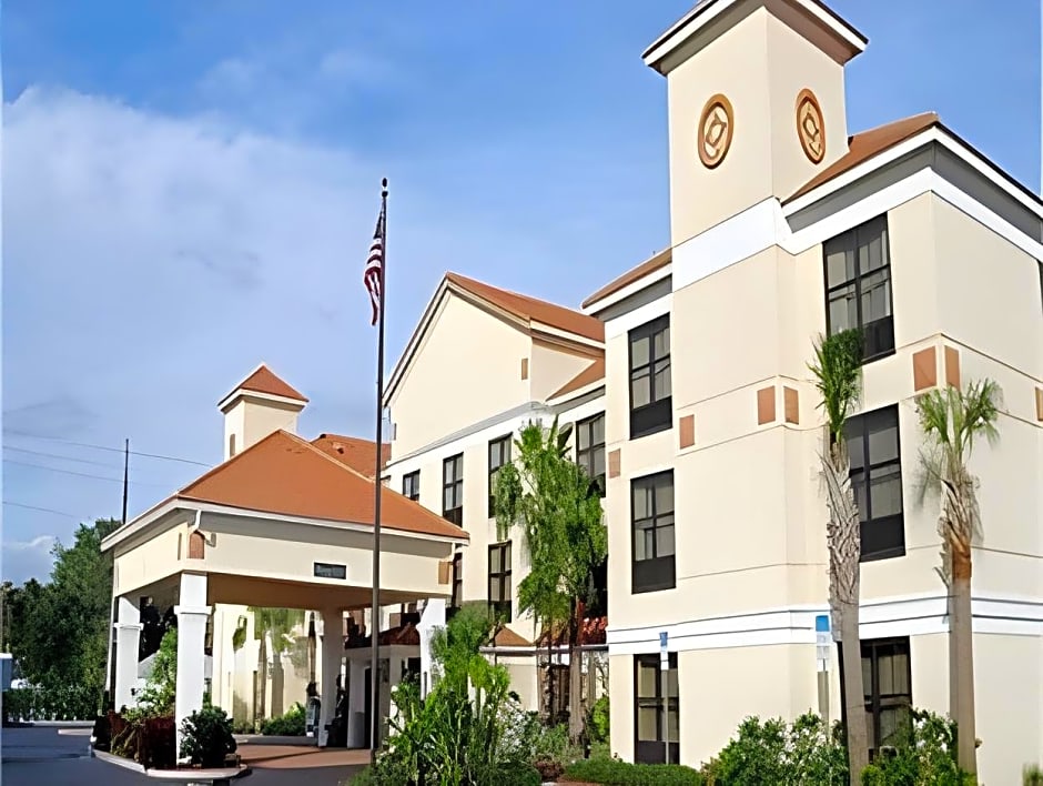 Holiday Inn Express Hotel & Suites Clearwater North/Dunedin By IHG
