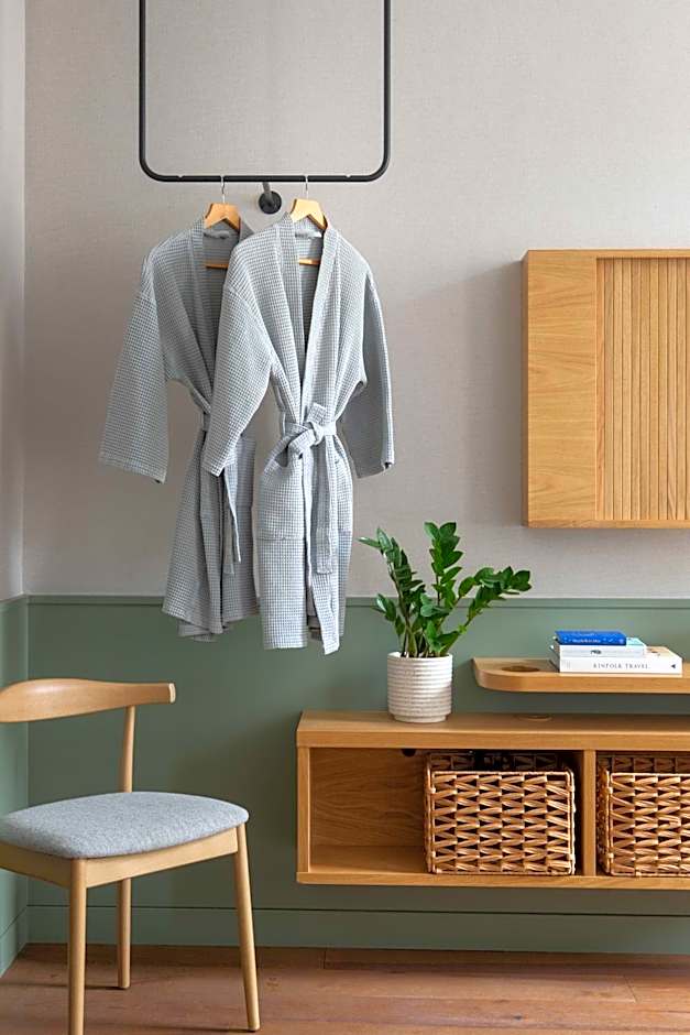 Inhabit Queen's Gardens, a Member of Design Hotels