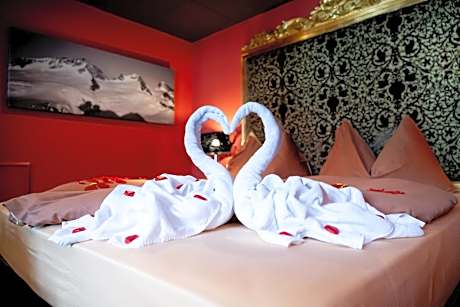 Honeymoon Suite