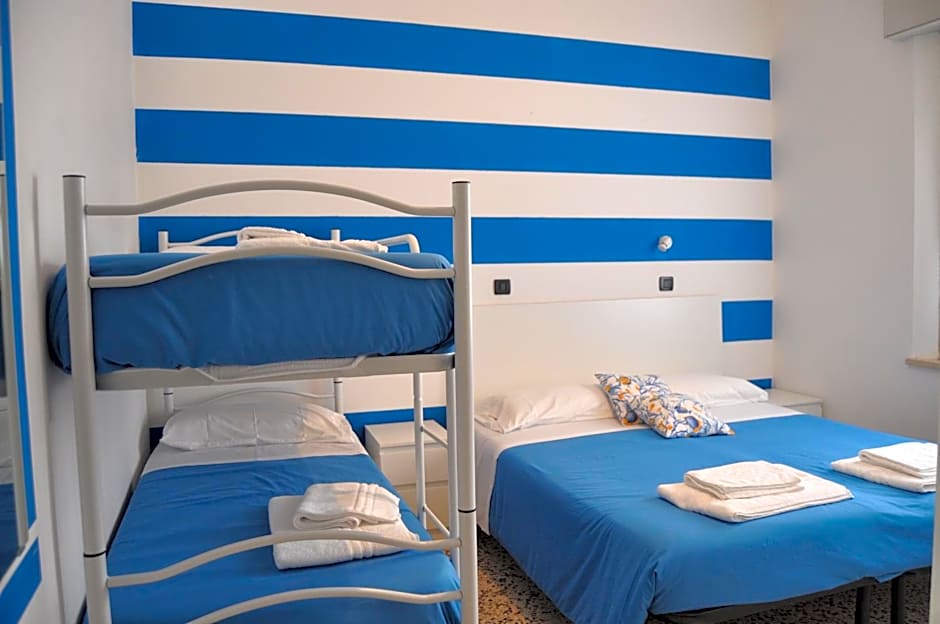 Hotel Susy - Ambienti rinnovati - direttamente su viale Dante e a due passi dal mare