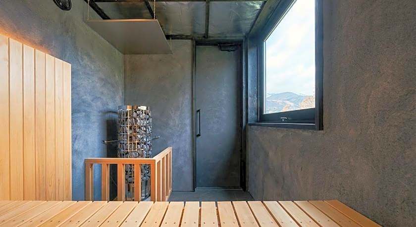 Reposer Hakuba Hotel and Offsite Villa