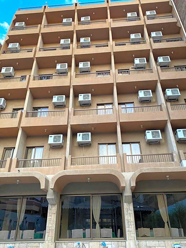 Shady Hotel Luxor