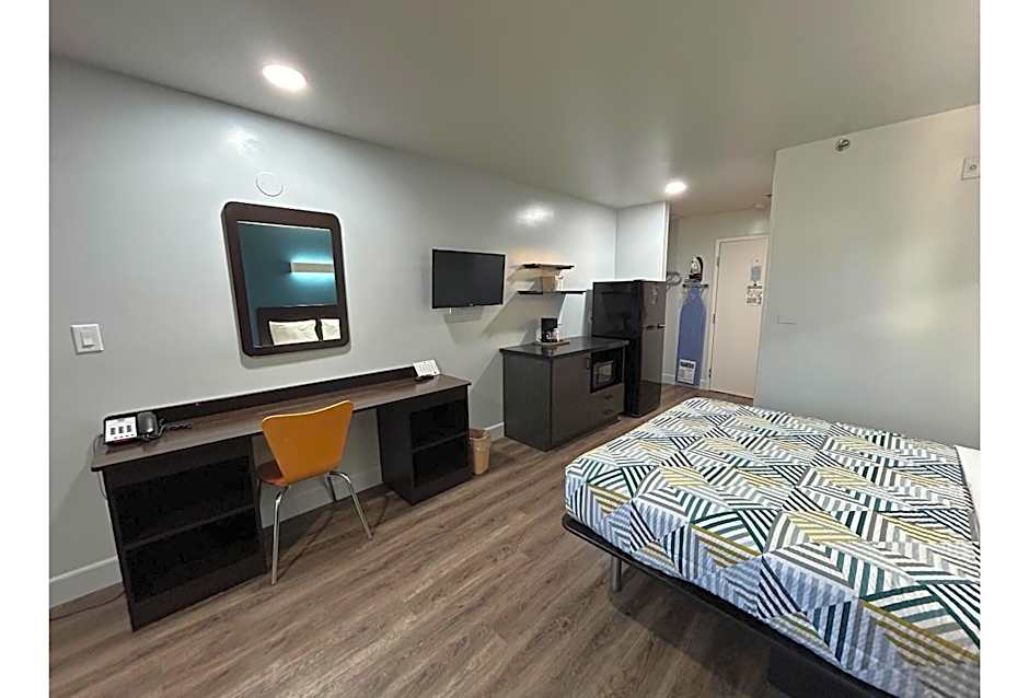 Studio 6 Suites Hesperia, CA West Main Street I 15