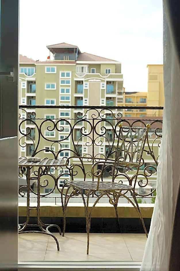 Lk Royal Wing Hotel