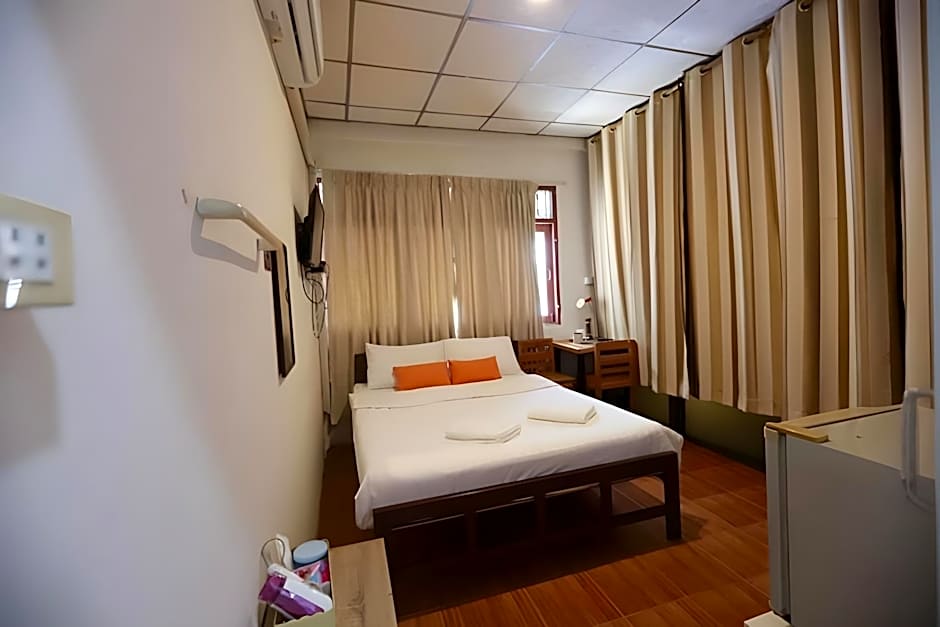 Banana hostel (Don Muang)