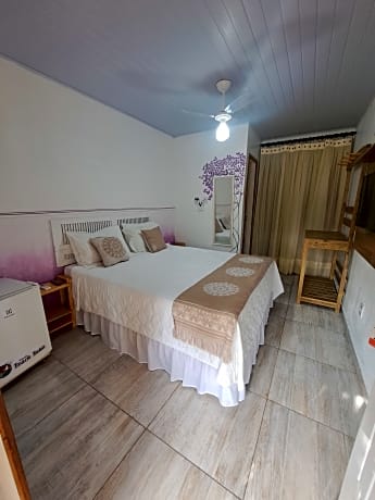 Double Room (Top floor garden view): Queen bed