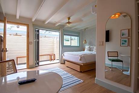 Deluxe Queen Room
