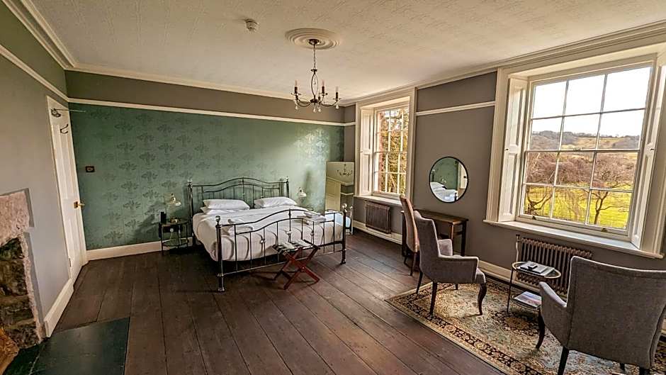 Photo 1 of 4 of Deluxe 1 King Bed