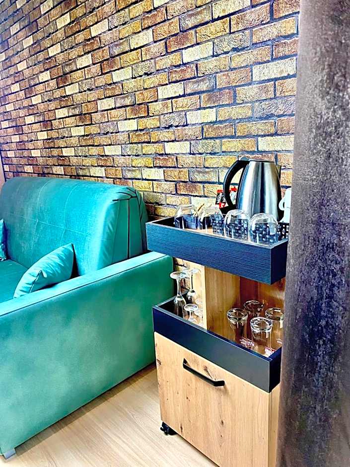 Old Tree Home & Restaurant