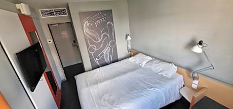 Standard Room With One Double Bed And One Single Bed