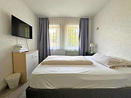 Single Room with Shared Bathroom