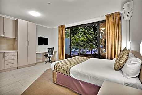 Carlton Lygon Lodge Studio Apartments