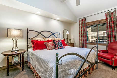 Three-Bedroom Apartment with Balcony