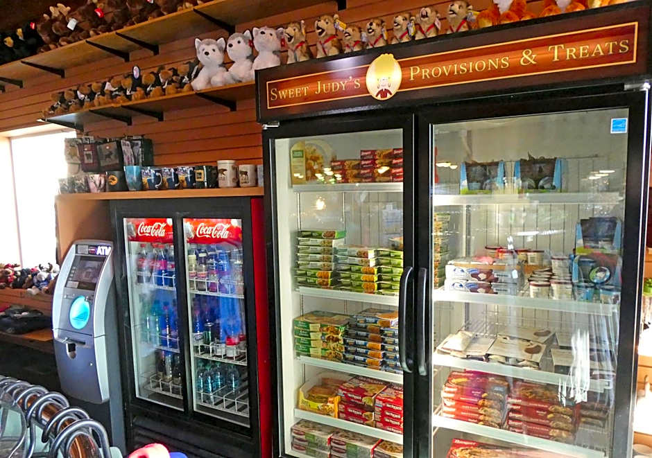 Pike's Waterfront Lodge