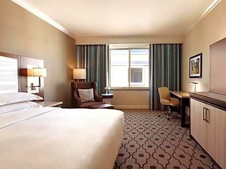 1 King Bed