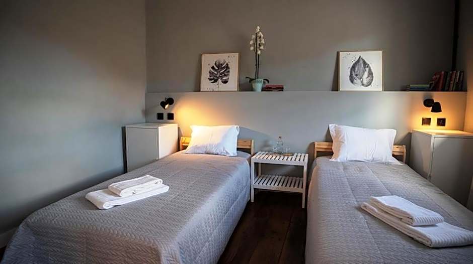 Inn Door 21 - Hostel & Suite