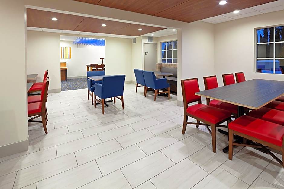 Holiday Inn Express Hotel & Suites San Diego-Escondido By IHG