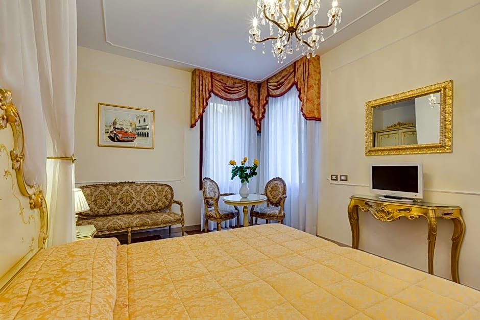 Hotel At Leonard