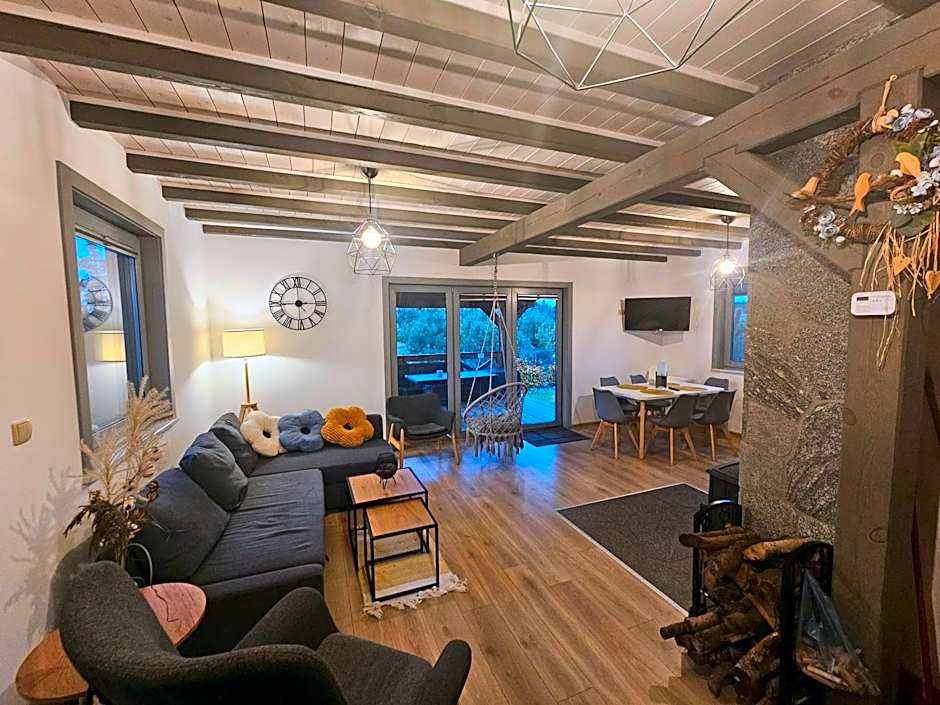 MILOCHÓWKA - dom drewniany bliźniak