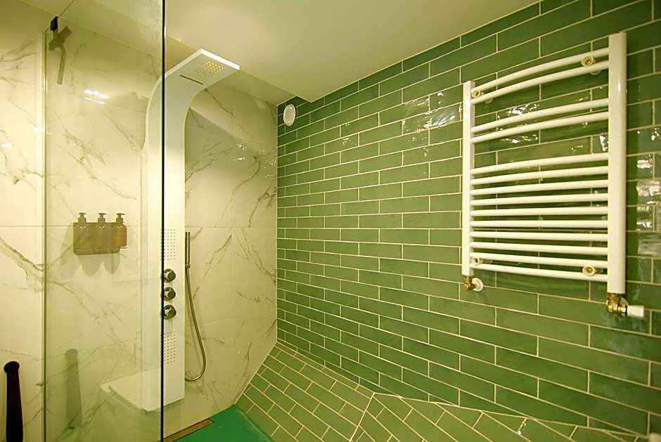 Magnificent houseboat with a stunning view!