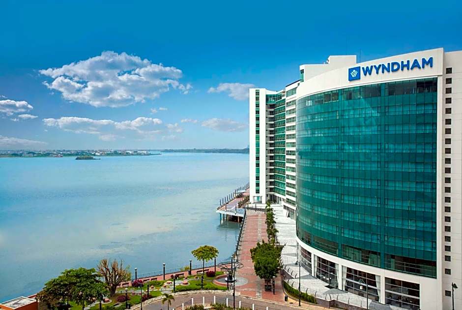 Wyndham Guayaquil, Puerto Santa Ana