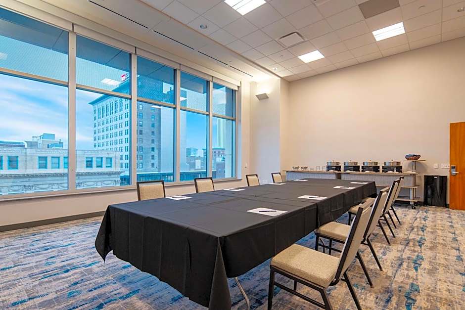 DoubleTree By Hilton Cedar Rapids Convention Complex