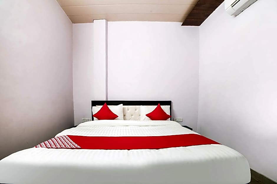 OYO 70893 KL Khari Inn