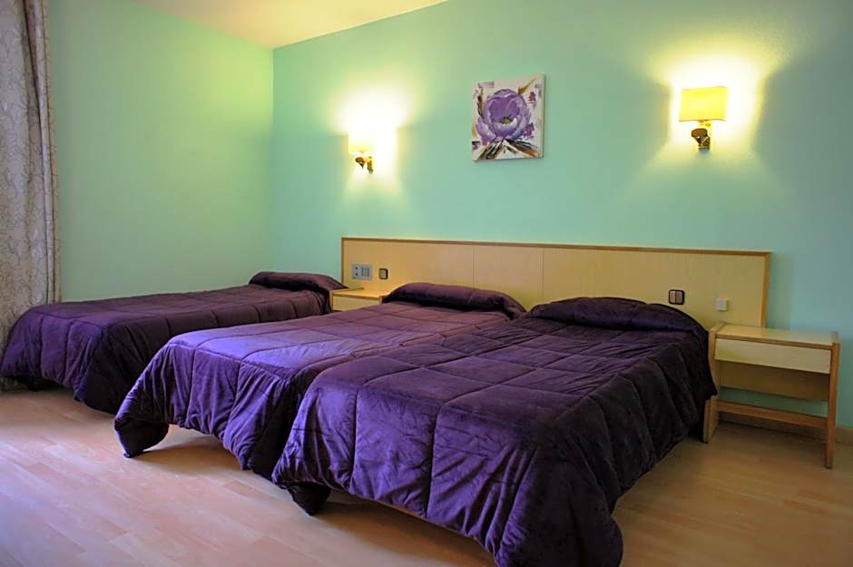 Foto 1 daripada 4 — Triple Room