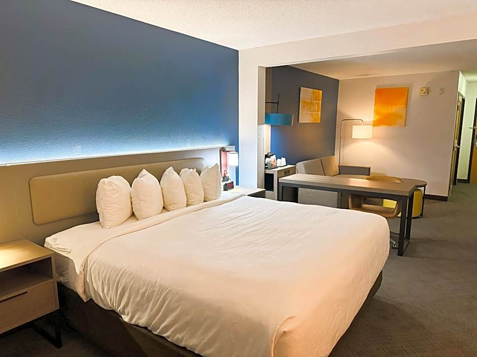 Comfort Inn & Suites Sheboygan I-43
