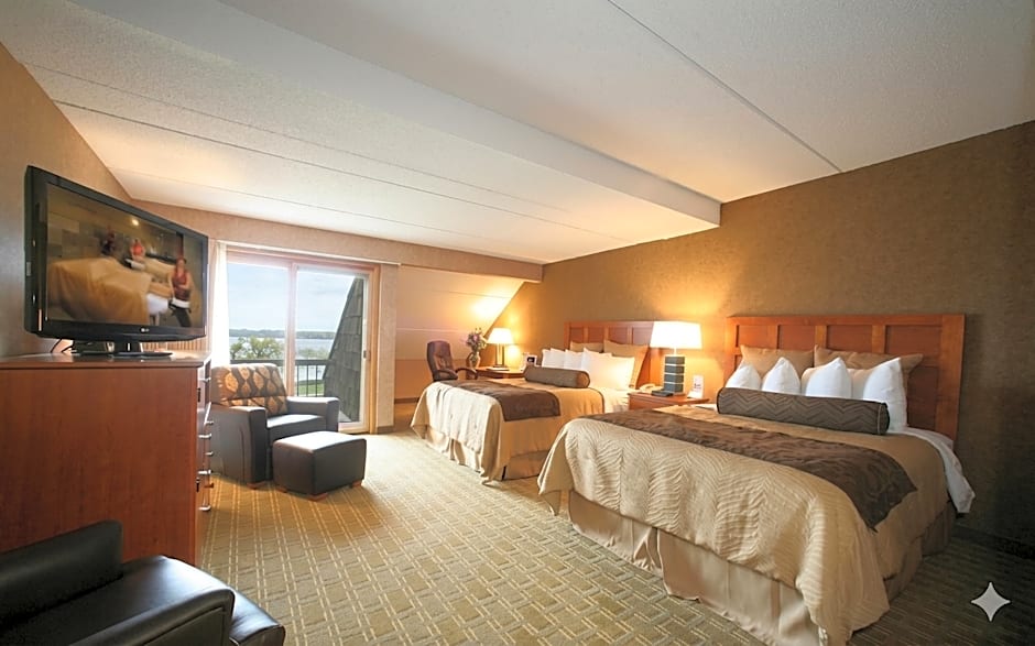 Photo 1 of 5 of Deluxe 2 Queen Beds, Inland View