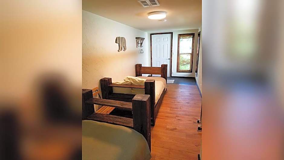 Photo 1 of 4 of Budget 2 Twin Beds