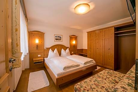 Two-Bedroom Apartment (5 Adults)