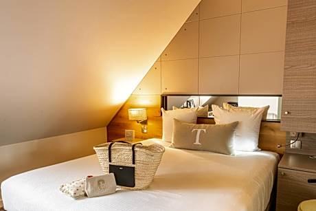 Standard Queen Room