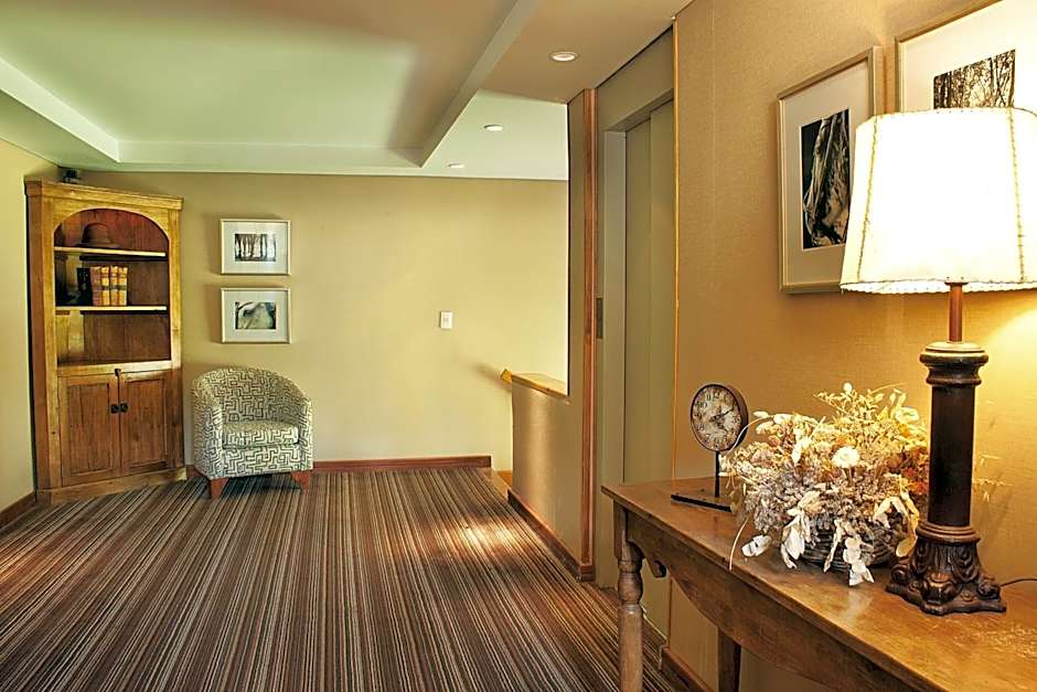 Tremun Mirador Del Lago Hotel