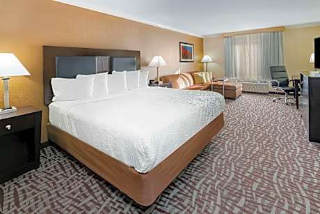 Deluxe King Room - Non-Smoking