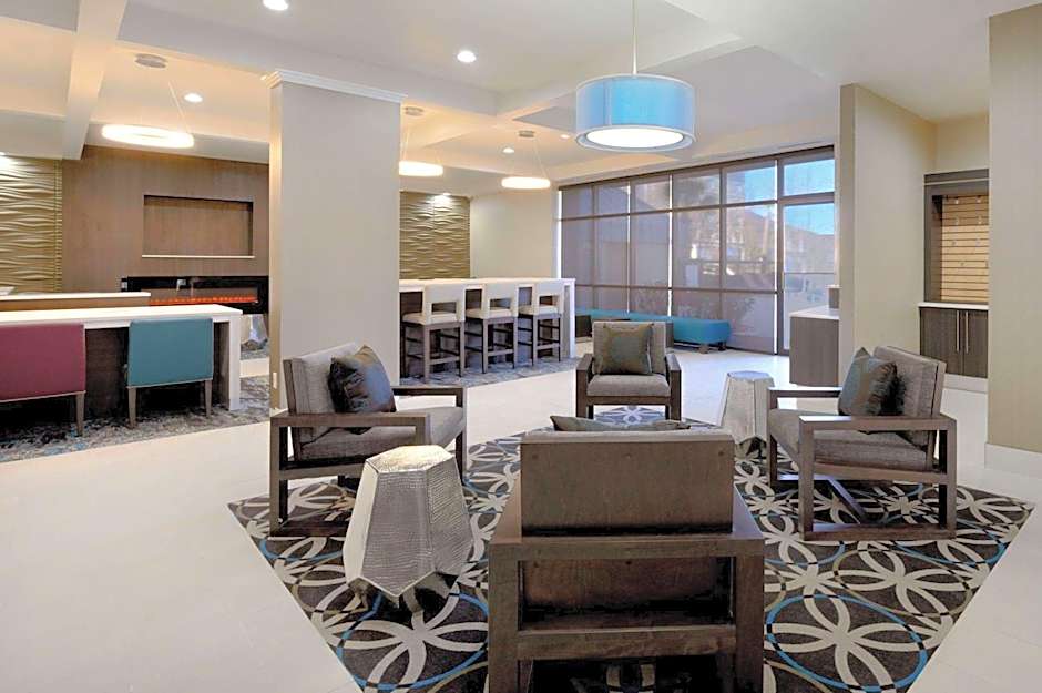 La Quinta Inn & Suites by Wyndham Maingate Fort Jackson