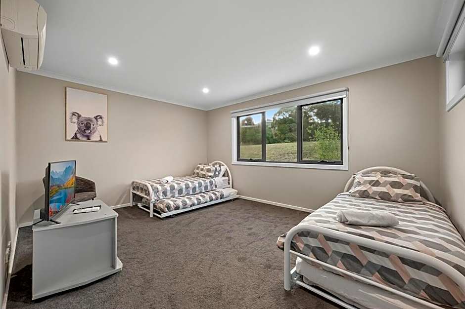 Sovereign Hill Close -private, peaceful, modern