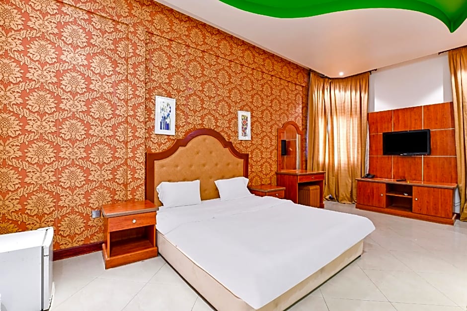 OYO 118 Revira Hotel