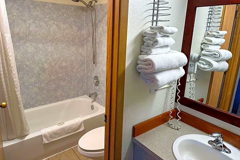 Econo Lodge Edmonds North Seattle