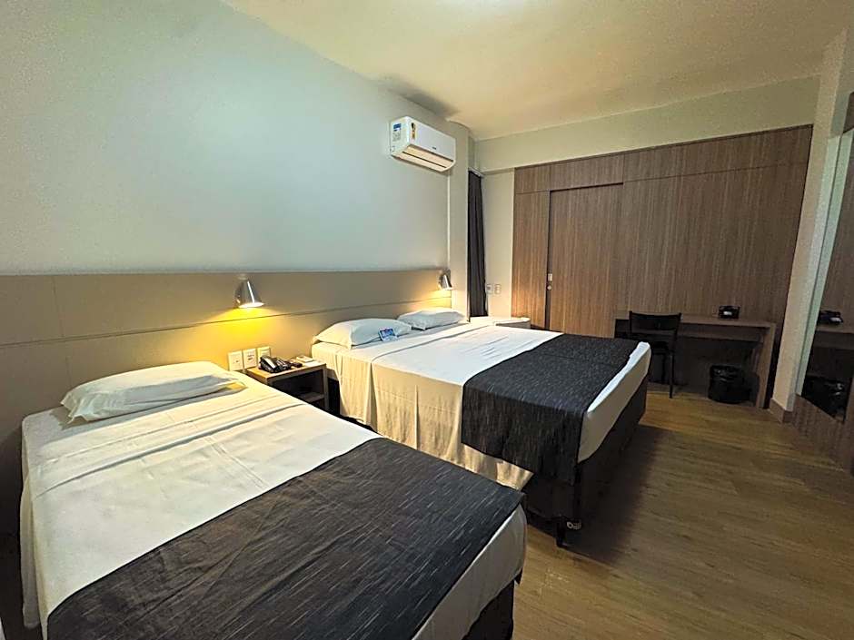 Hotel Valerim Itajaí / Navegantes