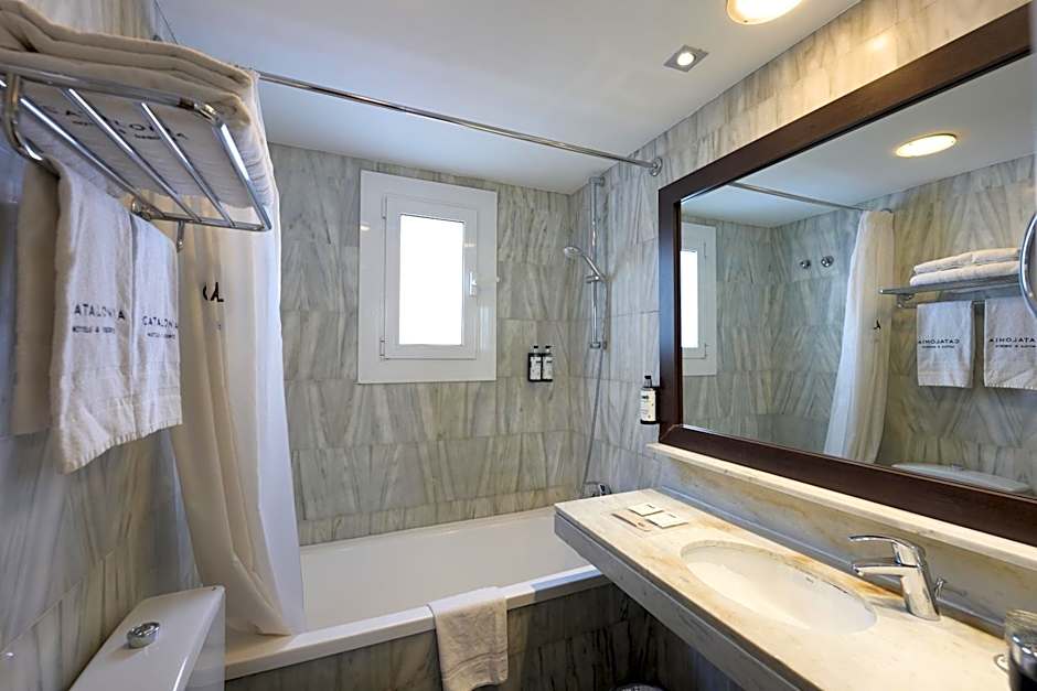 Catalonia Castellnou Hotel
