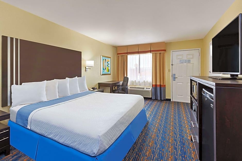 Days Inn by Wyndham San Antonio Northwest/Seaworld