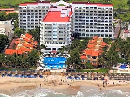 VILLA PARA 8p 6A 2M dentro del HOTEL a un costado del Krystal IXTAPA cuenta con playa y WIFI