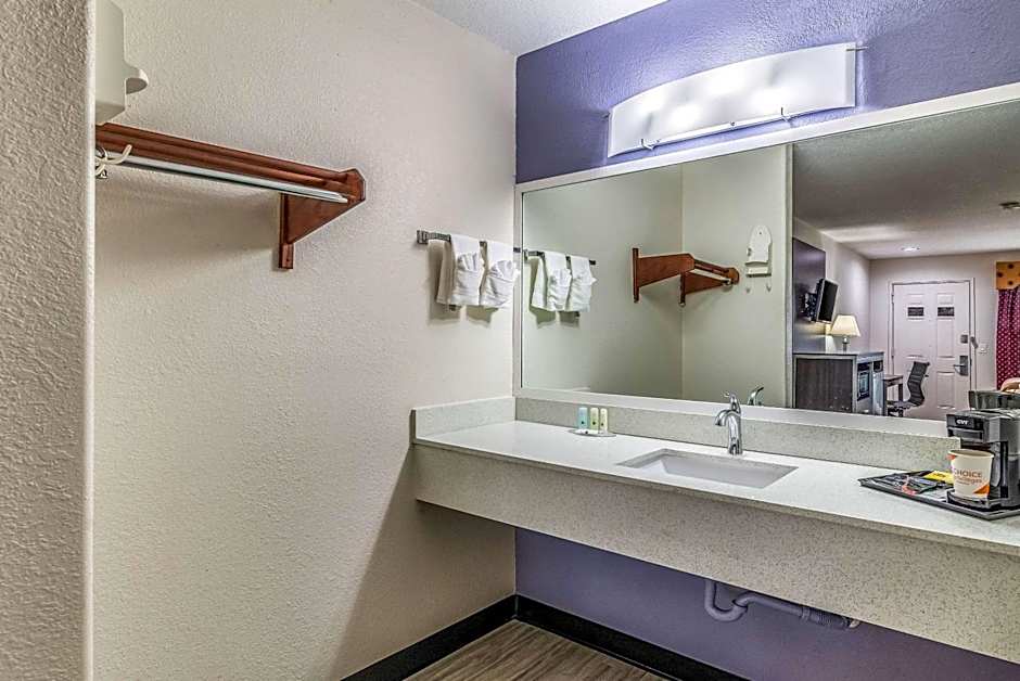 Quality Inn & Suites Canton