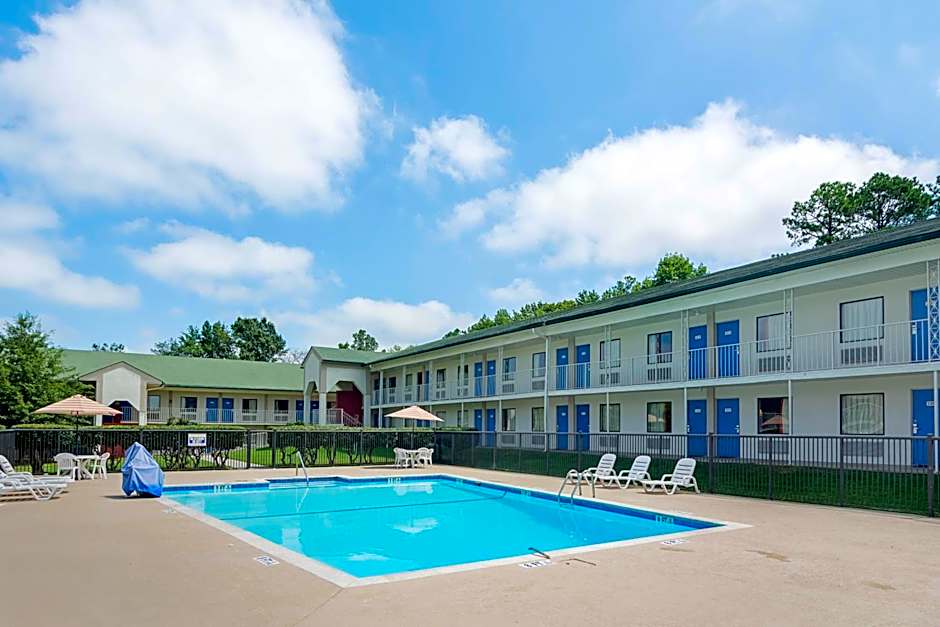 Motel 6-Gainesville, GA