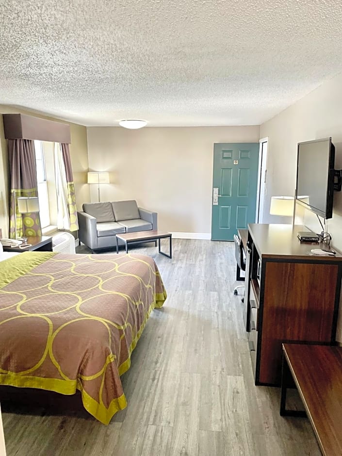 Super 8 by Wyndham Bay St. Louis
