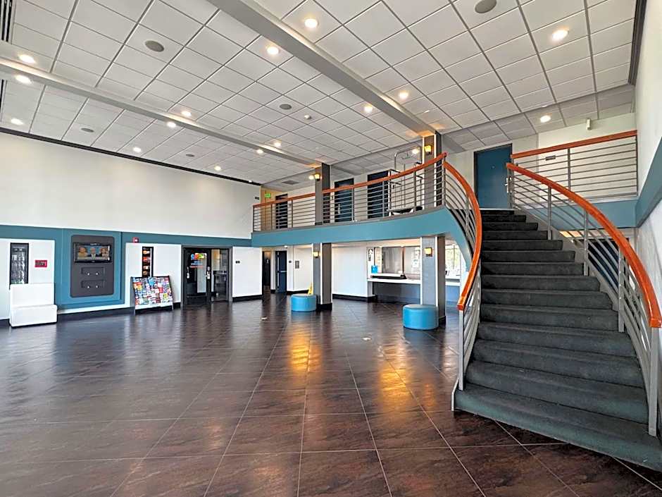 Studio 6 Suites Carson, CA